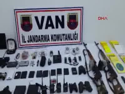 Van'da yola tuzaklanmış patlayıcı ile 2 keskin nişancı tüfeği ele geçirildi