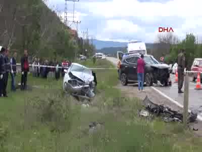 Kastamonu'da otomobil ve cip çarpıştı: 3 ölü, 4 yaralı