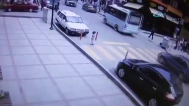 Yaya geçidini kullandı ama...