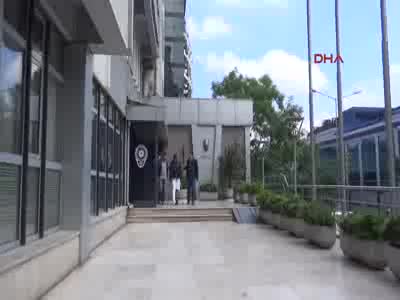 Dolandırıcılık yapan tellak polisi görünce düşerek bacağını kırdı
