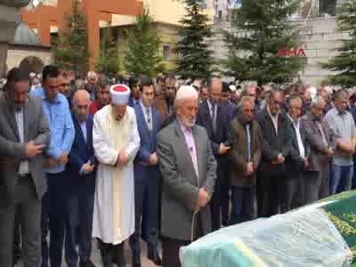 Trafik kazasında ölen öğretmen toprağa verildi