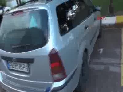 Beline sardığı güneş gözlükleriyle yakalandı
