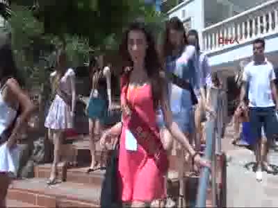 Güzellerin havuz ve sahilde verdiği pozlar nefes kesti