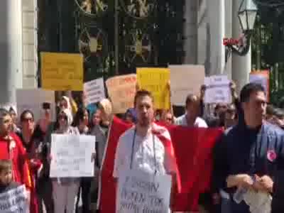 Derbide sahaya giren berber Eylemci veya holigan değilim
