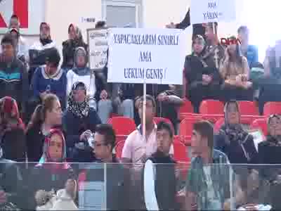 Engelli öğrenciler halay çekti, ponpon gösterisi yaptı