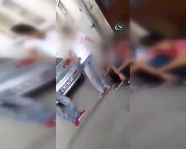 Bursa'da "ağabeyime neden küfrettin" deyip 2 çocuğu dövdü!