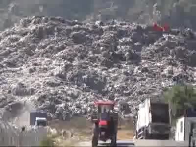 Şehir çöplüğü mültecilerin ekmek kapısı oldu