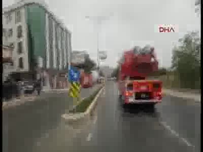 İstanbul'da askeri kışlanın karşısında patlama! - 2