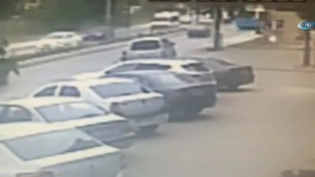 Bombalı aracı böyle bıraktı: Patlama anı kamerada
