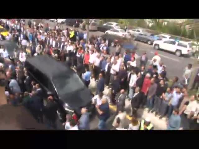 Kurultay gerginliği yumruklu kavgaya dönüştü