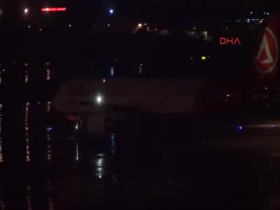 Atatürk Havalimanı'nda hava trafiği 35 dakika yapılamadı