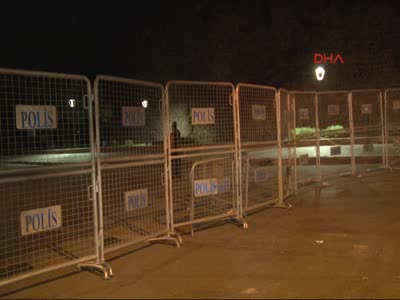 'Dur' ihtarına uymayan sürücü ateş açtı 1'i polis 2 yaralı