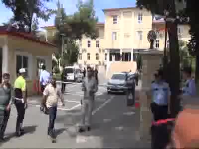 Vali yardımcısı makamında kafasına sıktı!