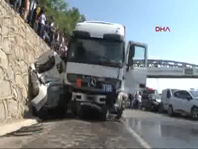 İstanbul'da TIR dehşeti!
