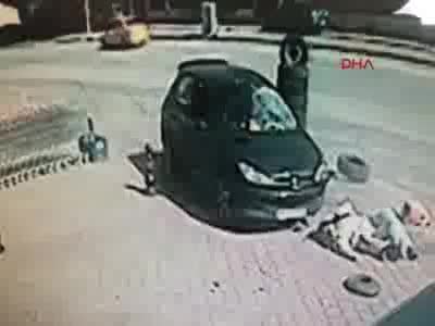 Ankara'da feci kaza güvenlik kamerasına yansıdı