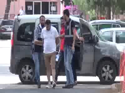 Sahte binbaşı düğün alışverişi yaparken yakalandı