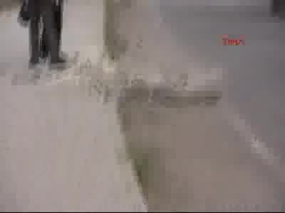 Freni boşalan vinç yüklü tır, ticari araca çarparak durabildi, 5 kişi yaralandı