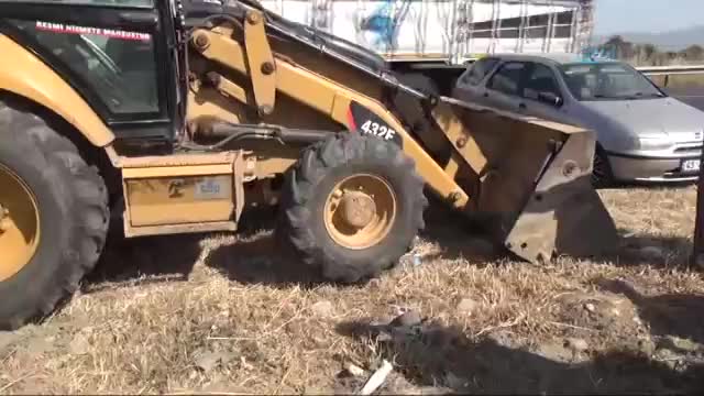 Kontrolden çıkan kamyon belediye işçilerine çarptı: 3 ölü