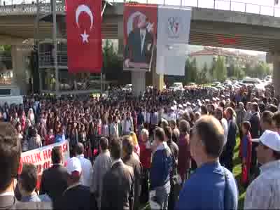 Kocaeli'nde halat çekme yarışmasında vali yere düştü
