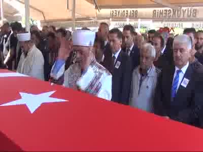 Şehit Güler'i 15 bin Hataylı son yolculuğuna uğurladı