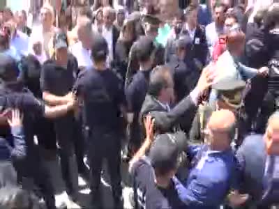 Kılıçdaroğlu'na şehit cenazesinde yumurtalı protesto