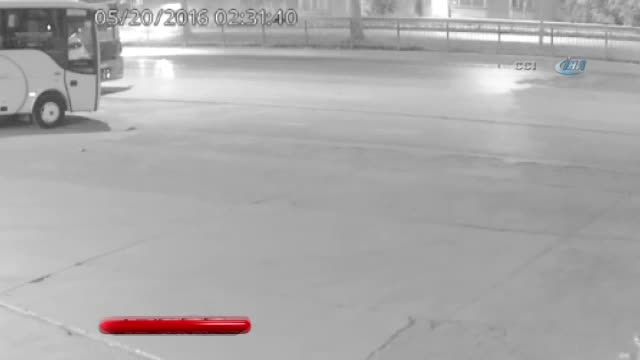 Kontrolden çıkan taksi araca böyle çarptı