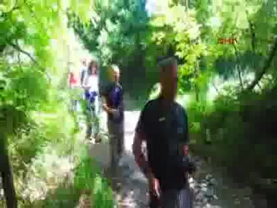 Kazdağları'nda buz gibi suda yüzdüler