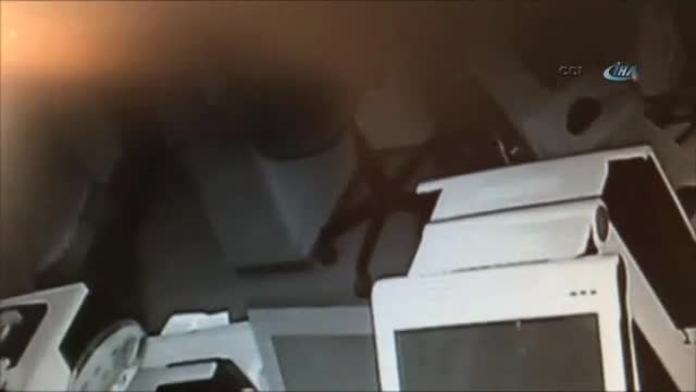 Acemi hırsızlar güvenlik kamerasında