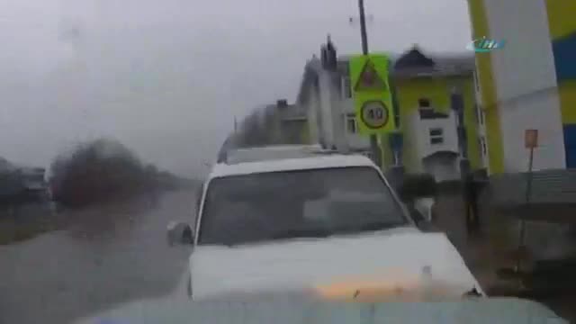 Alkollü gençlerin yolculuğu kazayla bitti