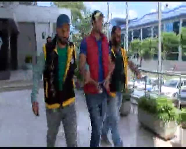 Bursa'da silahlı dehşet zanlısı adliyeye sevk edildi