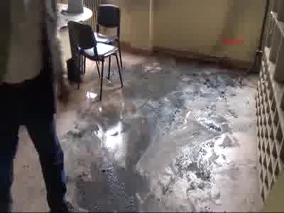 Okulu soyup, müdür yardımcısı odasını ateşe verdiler