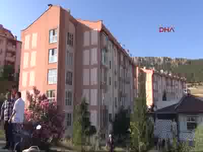 Genç kızın acı sonu: Balkona bağladığı ip koptu, yere çakıldı!