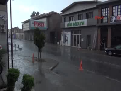 İzmir'de sağanak etkili oldu