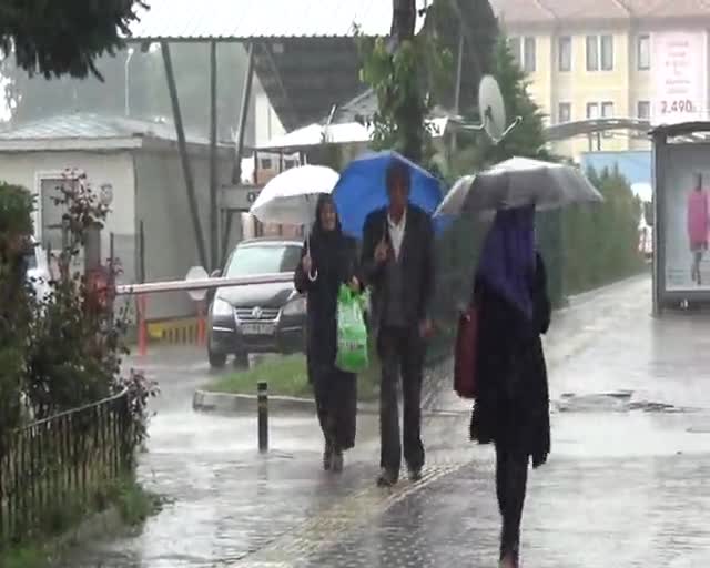 Bursa'da şiddetli yağmur vatandaşları hazırlıksız yakaladı!