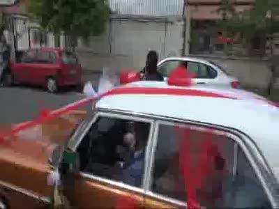 Düğünde damada altın yerine Iphone telefon taktılar