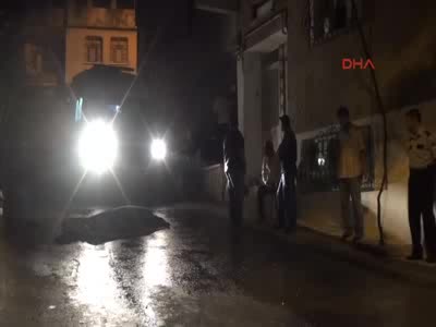 Dengesini kaybeden yaşlı adam üçüncü kattan düştü