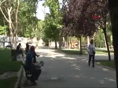 Gezi parkına bariyerler getirildi