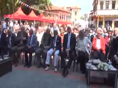 İlker Başbuğ, müzedeki kendi heykelini beğendi
