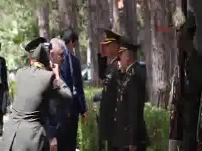 Başbakan Yıldırım, Kıbrıs Türk Barış Kuvvetleri Komutanlığı'nı ziyaret etti