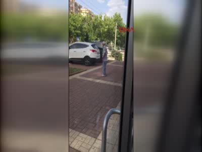 Emekli öğretmen bıçakla kendini yaraladı