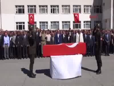 Bitlis'te şehit köy korucusu için tören