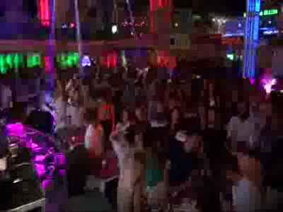 Arto şarkılarıyla coşturdu, şakalarıyla güldürdü
