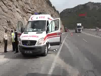 Antalya'da yolcu otobüsü devrildi 10 yaralı - 2