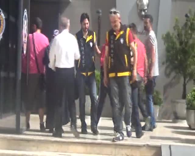 Bursa'da babasını öldüren genç kız ağlaya ağlaya adliyeye sevk edildi
