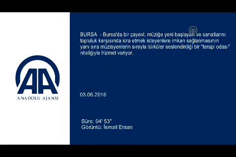 Bursa'da çayevinde sazın "bam teli"ne vuruyorlar