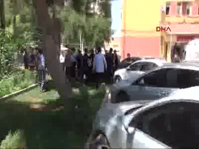 Siverek'te sevgili sandıkları gençlerin aileleri kavga etti