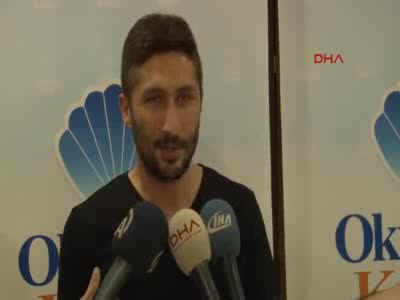 Sabri Sarıoğlu, başarılı öğrencilerin kupa ve madalyalarını verdi
