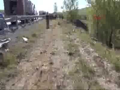 Yozgat'ta yolcu otobüsü bariyerlere çarpıp devrildi 3 ölü 15 yaralı
