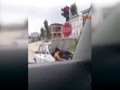 Otomobil bagajında tehlikeli yolculuk