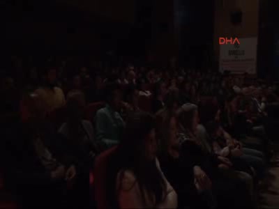 Hakkari'de sahlenenen tiyatro oyununa büyük ilgi